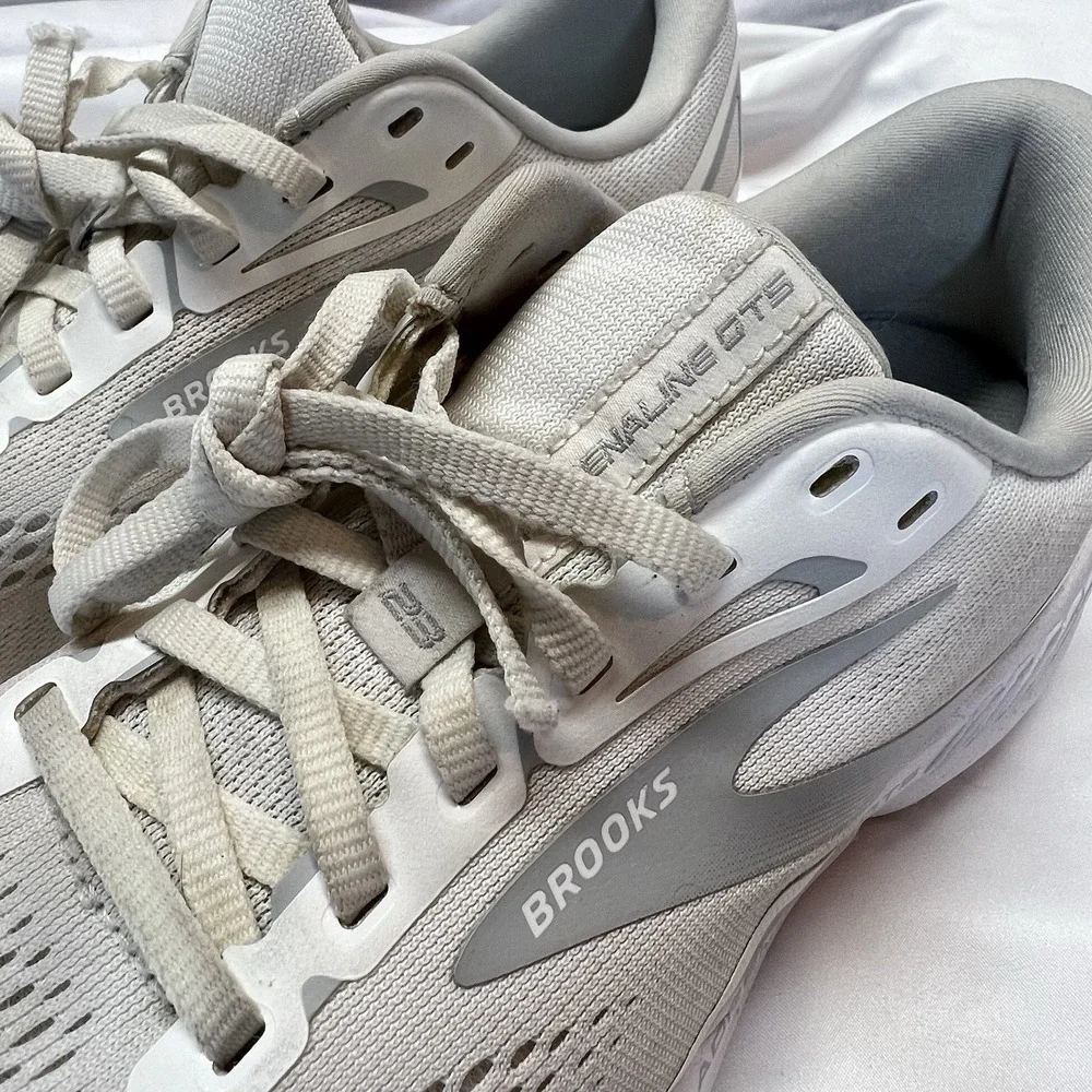 Brooks Adrenaline GTS 23 Women's Size 12 B (Medium) Running Shoes White Gray‎